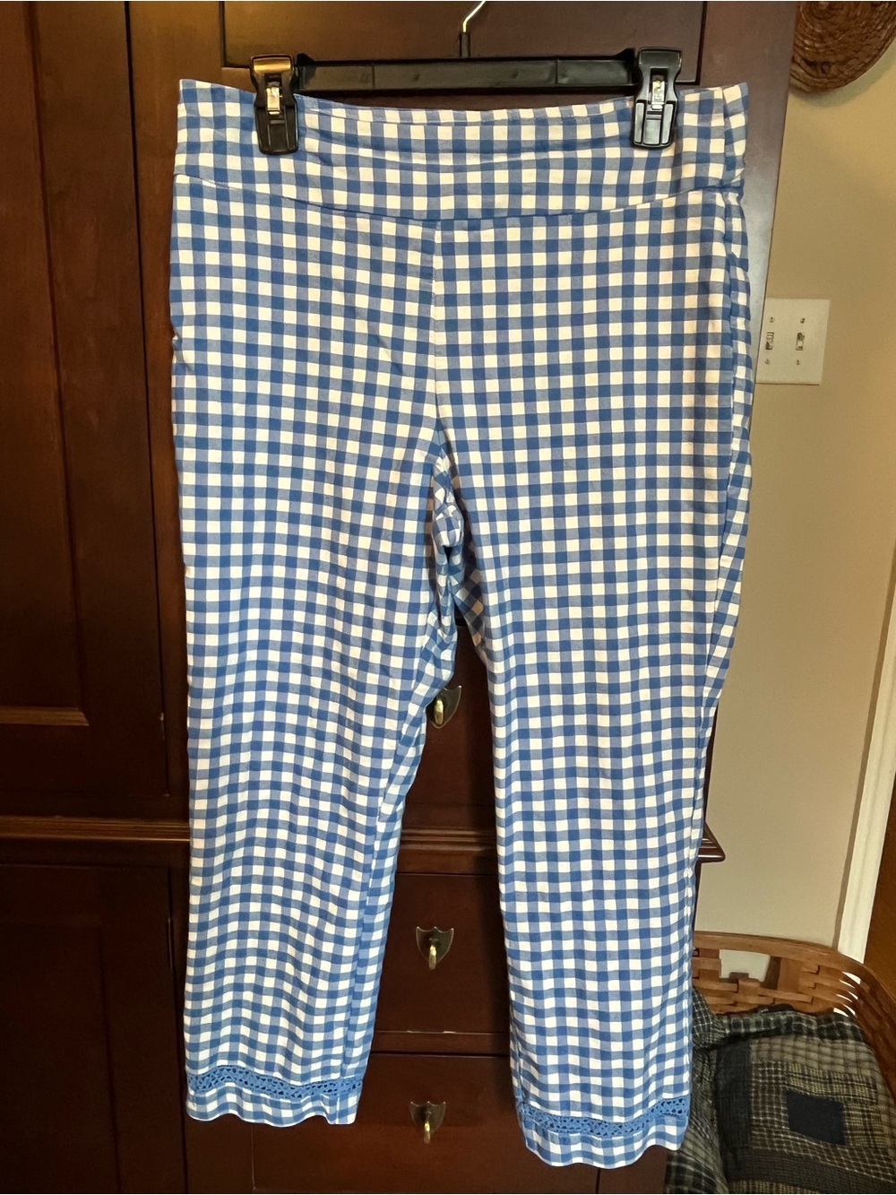 Crown and Ivy Blue and White Gingham Stretch Capri Pants size 12
